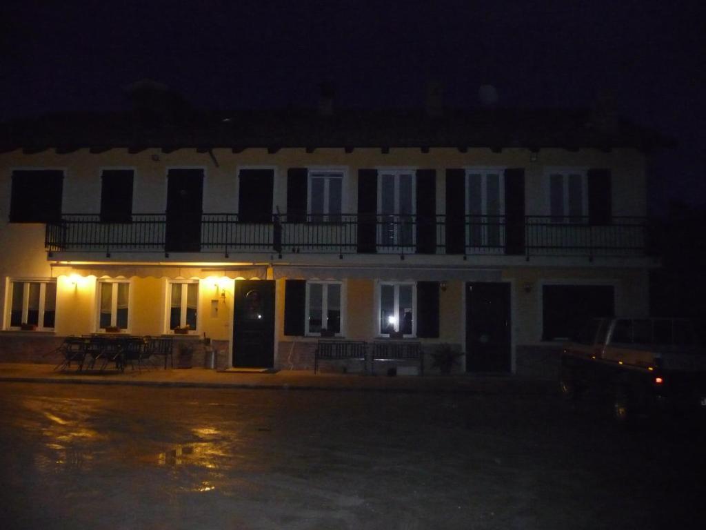 Вілла Agriturismo Cascina Vrona Monteu Roero Екстер'єр фото